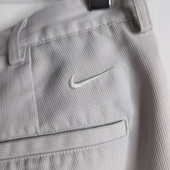 Nike Golf Men's Grey/Beige Moisture Wicking Shorts, Size 30 - Picture 3 of 8